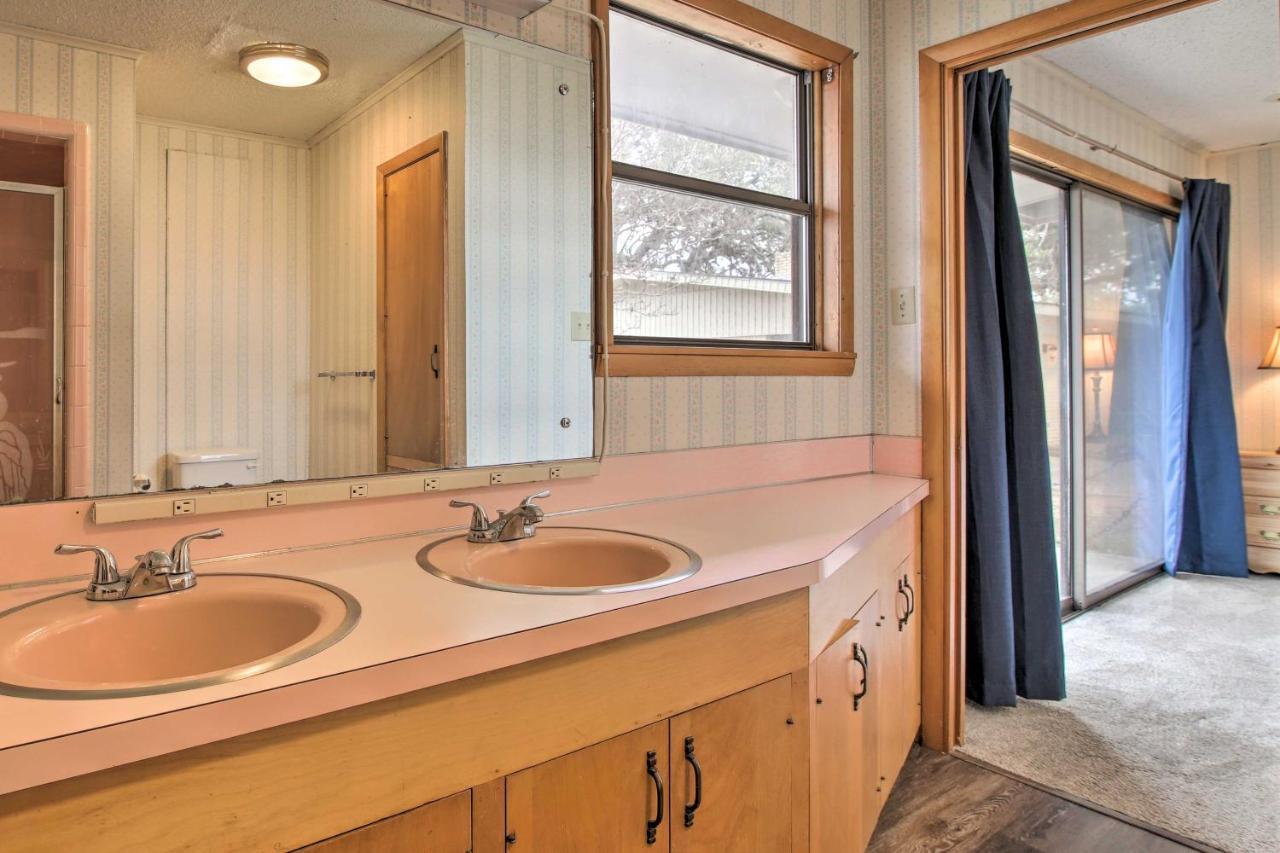Rustic Lake Buchanan Hideaway With Game Room And Grill Tow Esterno foto